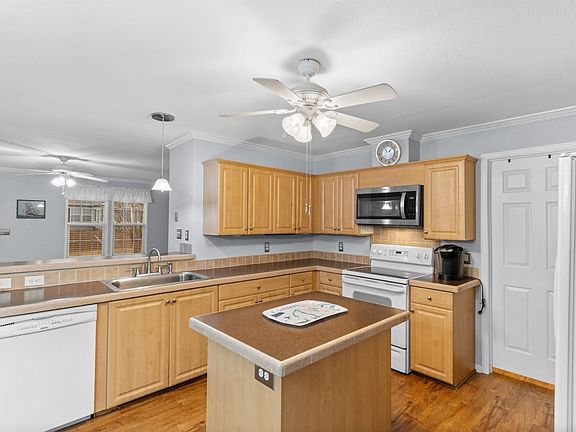 4th image of 240 Wellspring Dr.