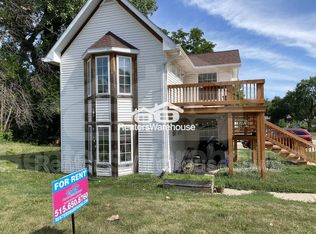 2905 Hickman Rd, Des Moines, IA 50310