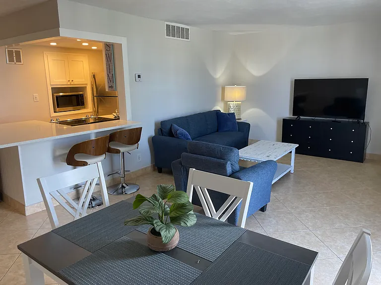 1731 SE 15th St #206 — Photo 6