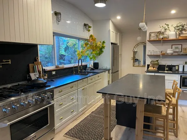 91 Main St W, Huntsville, ON P1H 1X1