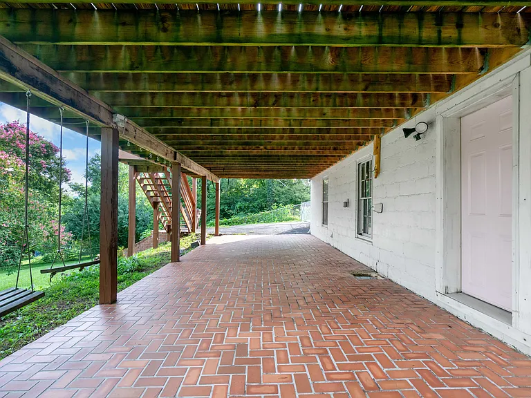 258 E Moody Ave — Photo 7