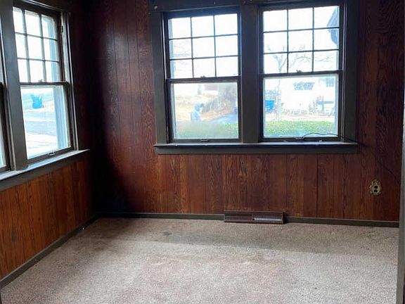 5th image of 9418 Minerva Ave
