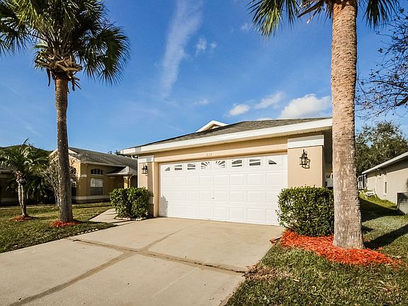3rd image of 1633 Brook Hollow Dr