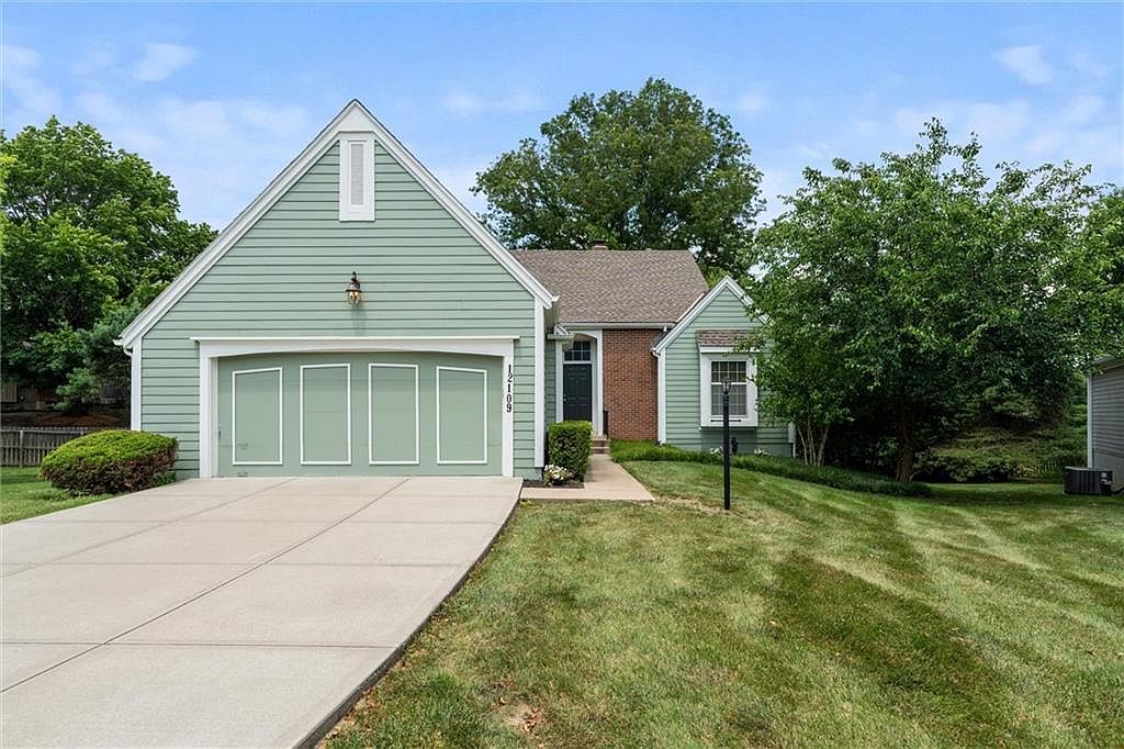12109 Overbrook Ct, Leawood, KS 66209 | Zillow