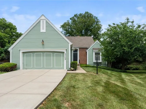 12109 Overbrook Ct, Leawood, KS 66209
