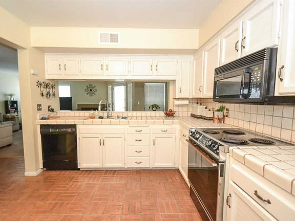 5th image of 975 E Foxhill Dr