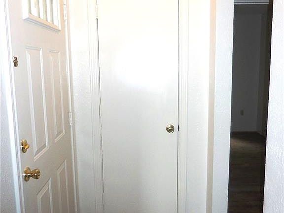 3rd image of 8588/8590 Holly St
