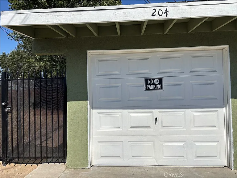 204 N Orange Ave — Photo 2