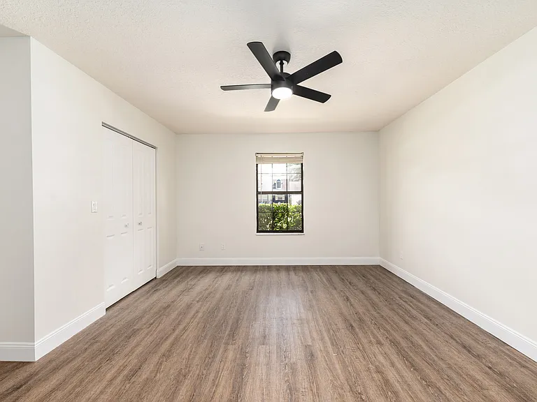 5164 SE 24th St — Photo 37