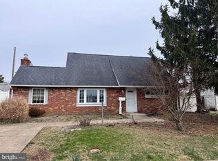 42 Indigo Rd, Levittown, PA 19057