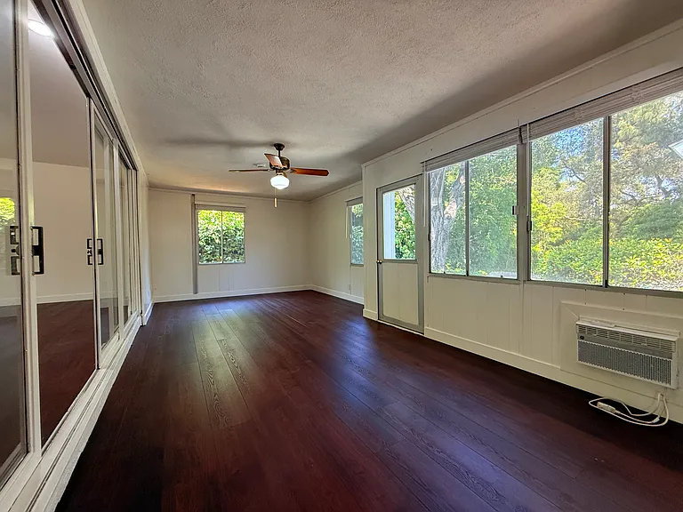 1240 Wellington Ave — Photo 6