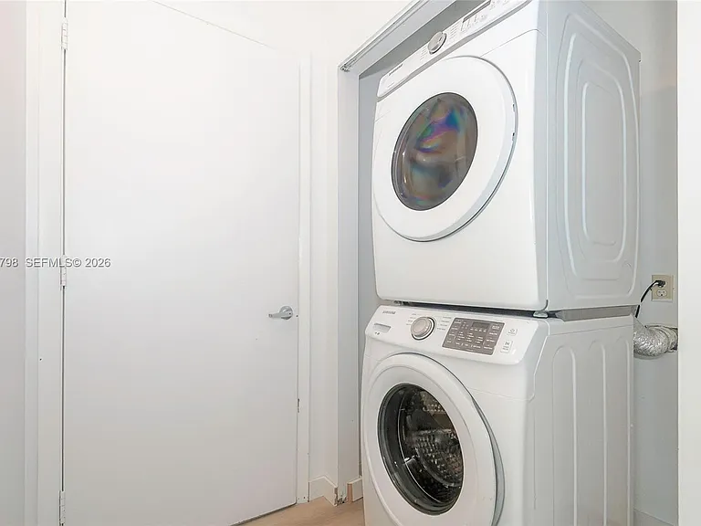 10 SW South River Dr #607 — Photo 15