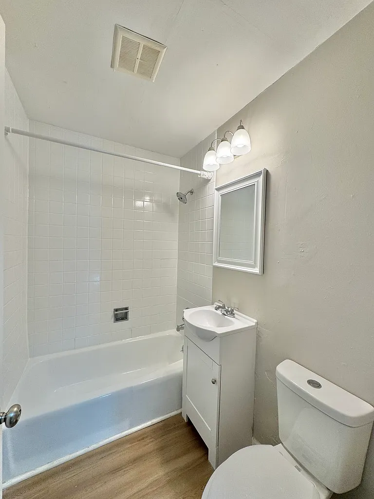510 Holladay Dr — Photo 2