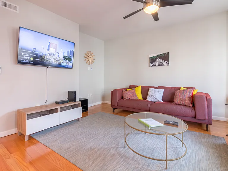 1057 Saratoga St #4 — Photo 8