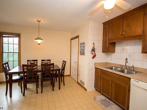 5th image of 90 Heritage Ln #312
