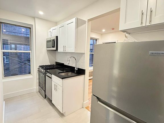 5th image of 204 W 10th St #96