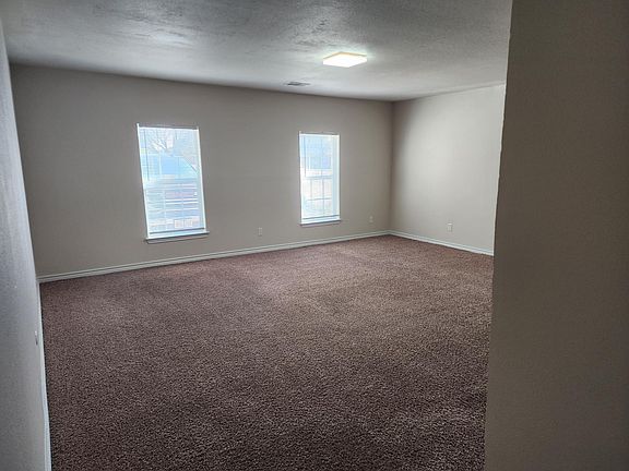 5th image of 828 Lottie Ln