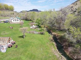 18 Loomis Oroville Rd, Tonasket, WA 98855