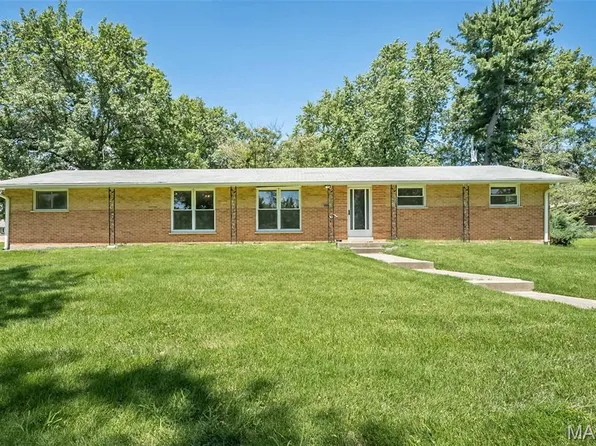 1877 Claudine Dr, Saint Louis, MO 63138