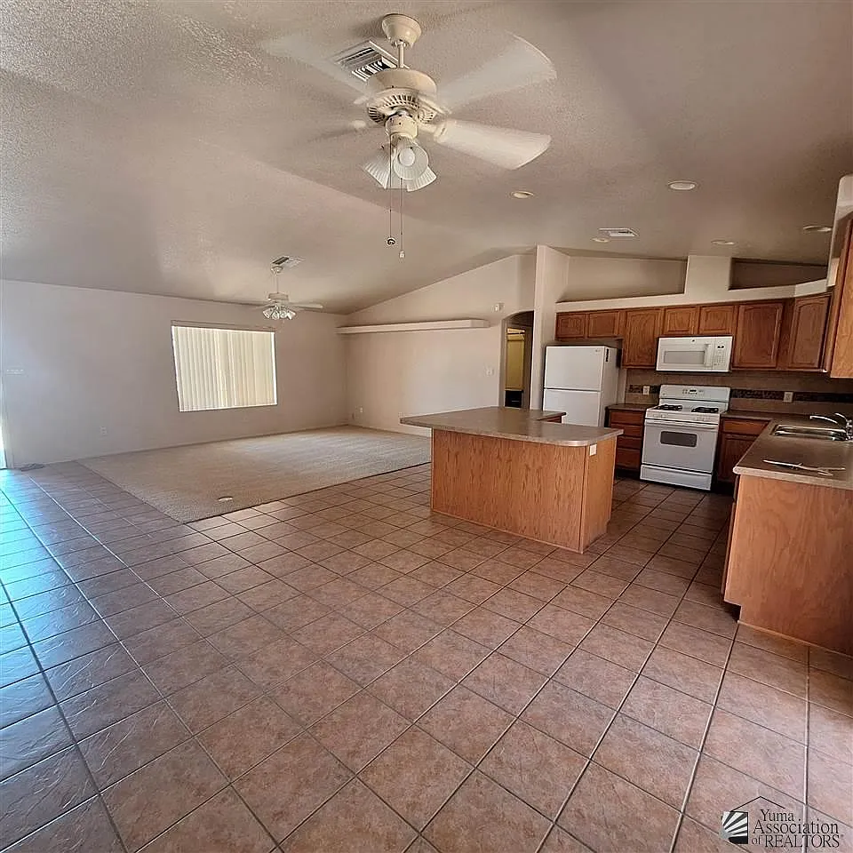 3 bed, 2.0 bath, 1571 sqft, $1,550 — Photo 2