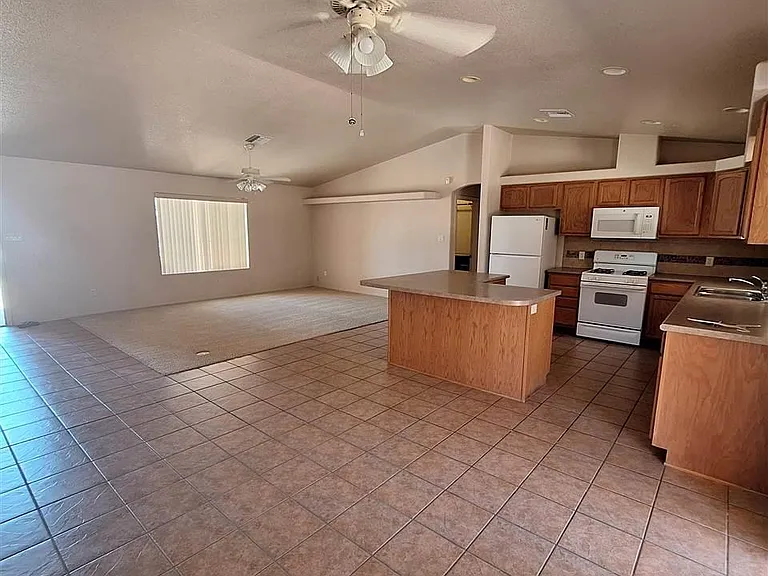 11785 E 28th Pl — Photo 2