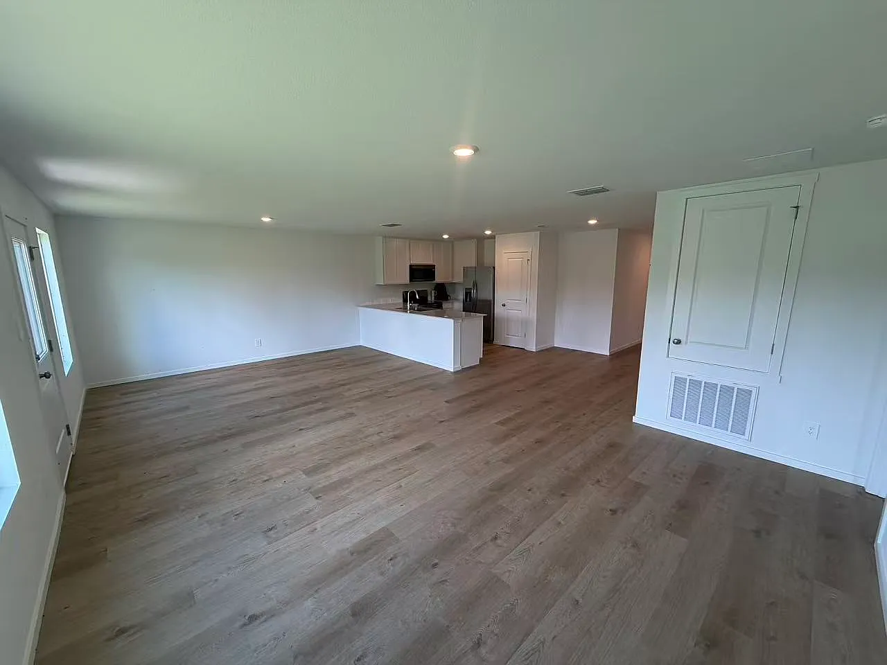 4 bed, 1733 sqft, $2,000 — Photo 3