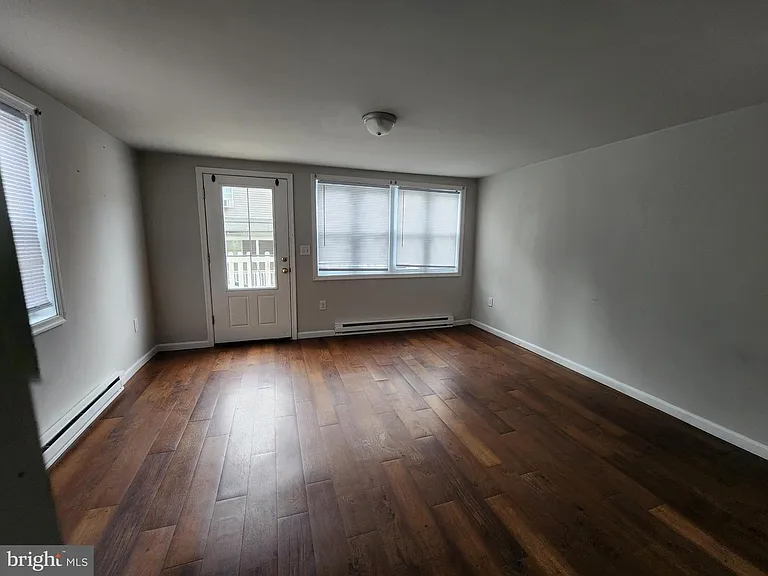 652 Baker St — Photo 12