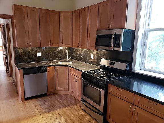 2nd image of 3256 N Lakewood Ave