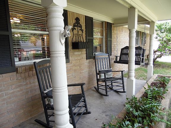 4th image of 528 Wooded Crest Dr