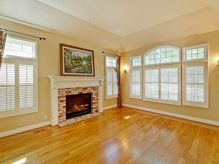 1150 Meredith Ave — Photo 10