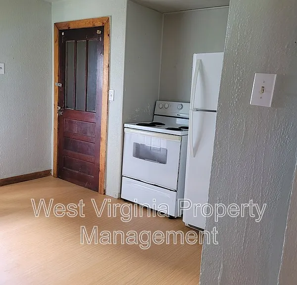 606 21st St W #B — Photo 8