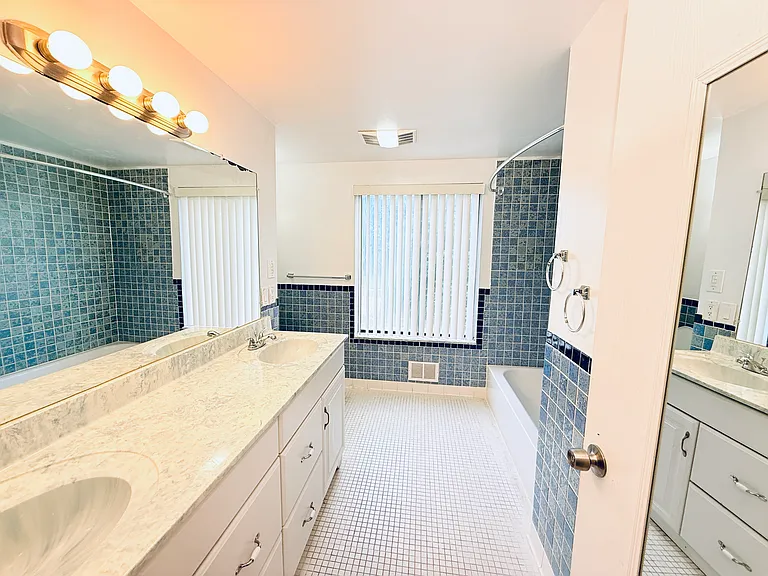 11849 Ontario Dr — Photo 37