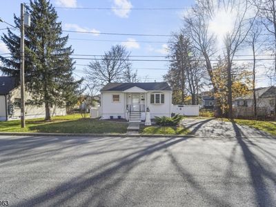 31 Oak St, Bloomingdale, NJ, 07403