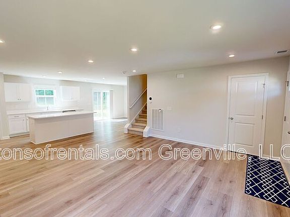 3rd image of 848 Throckmorton Ct