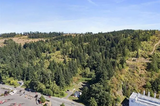 1921 E Valley Hwy — Photo 15