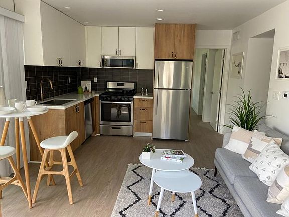 3rd image of 3305 Primera Ave #1