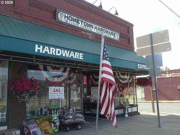 2nd image of 206 S Main St