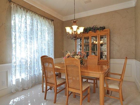 4th image of 5701 Clarendon Dr