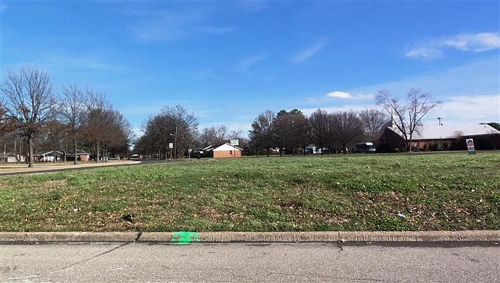 1st image of 800 Walnut Dr