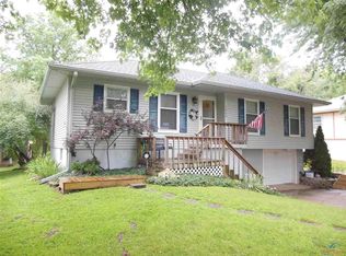 1800 Strawberry Ln, Clinton, MO 64735