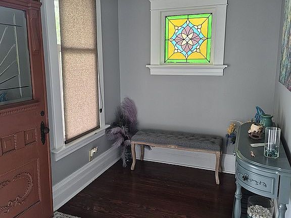 4th image of 209 N Main St