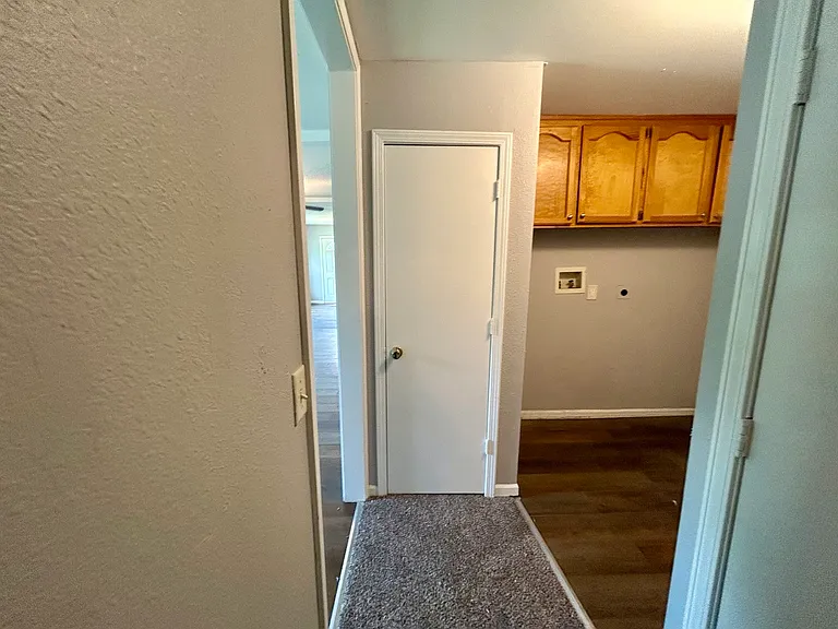 8255 Lakeview Dr — Photo 10