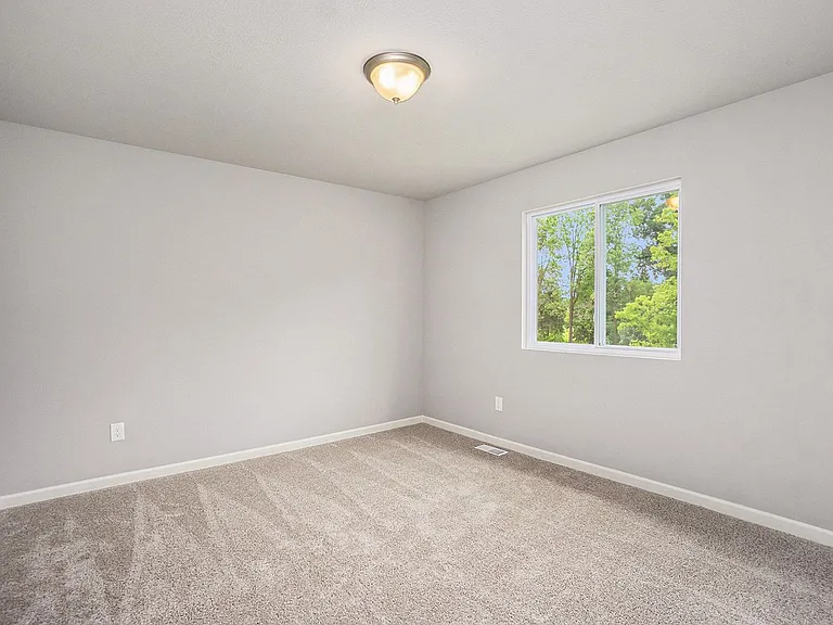 613 Courtyard Pl — Photo 11