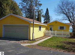 2207 Douglas Dr, Tawas City, MI 48763