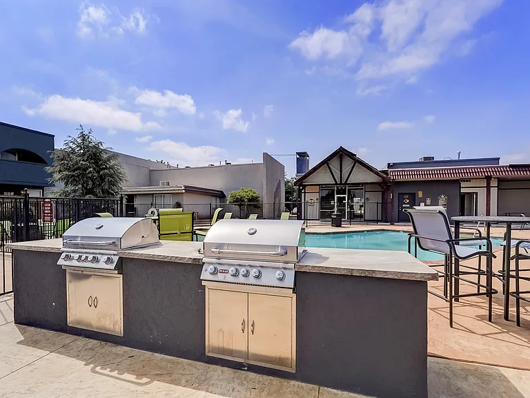 717 Ventura South Apartments — Photo 24