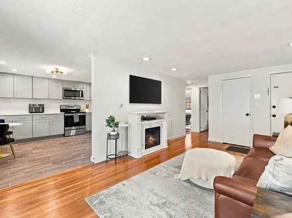 80 Renwick Rd APT B, Wakefield, MA 01880