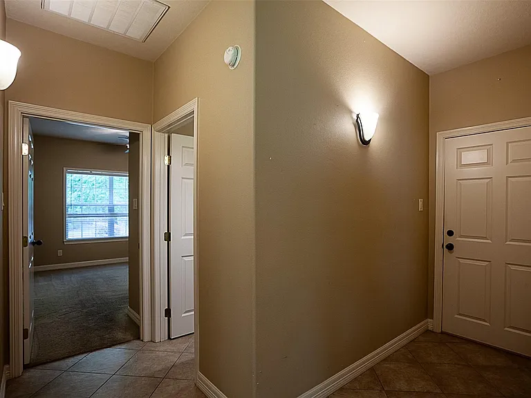 289 Broadmoor Dr — Photo 15