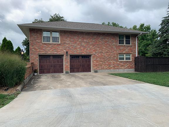 4th image of 305 E Highlander St