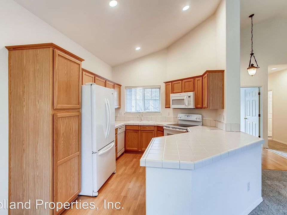 1st image of 2435 NE 12th Way