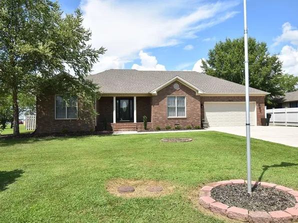 1424 N Shallow Lake Cir, Hopkinsville, KY 42240